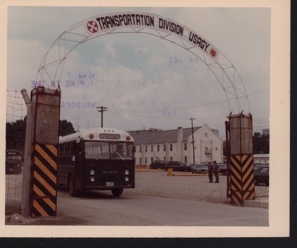 1977-수송부 입구