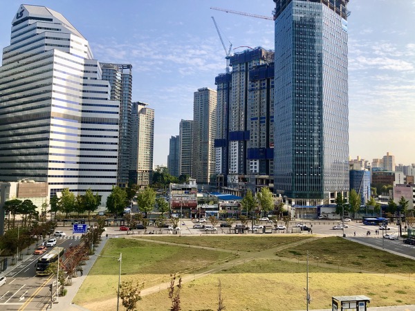 2019 용산역 앞 광장에서 바라본 용산 게이트웨이 부지 방향